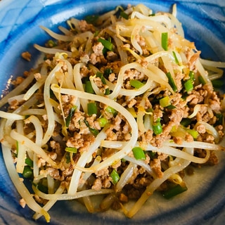 にんにくの芽ともやしと牛ひき肉のオイスター炒め